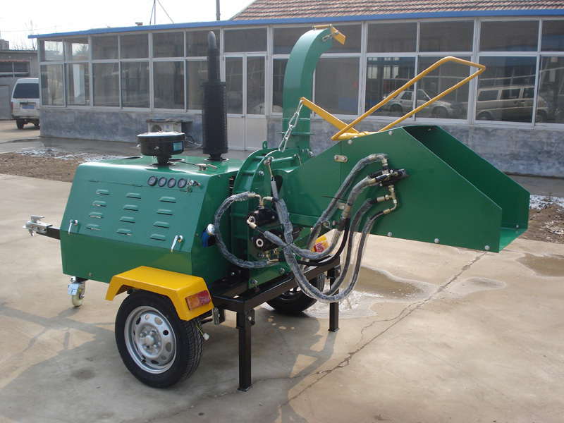 Trailer mounted wood chipper