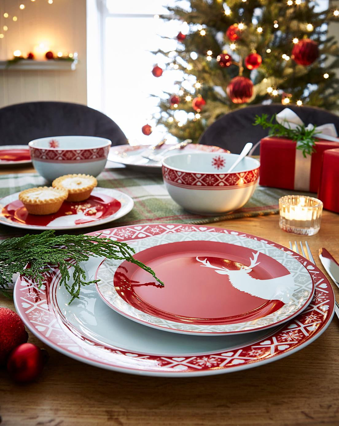 Christmas item dinner set