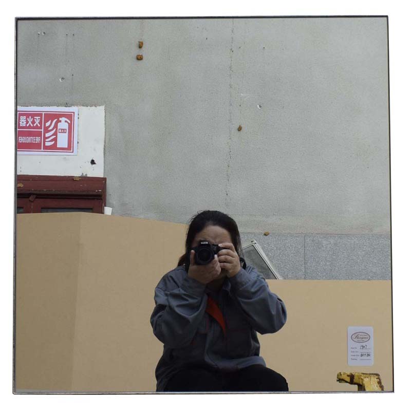 Matt black frame with flat mirror