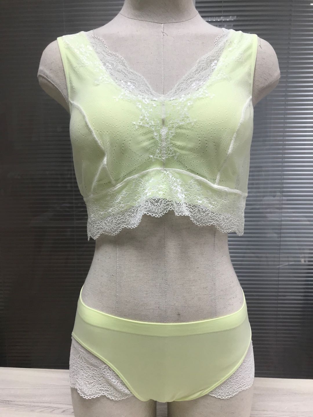 Lace seam-free night underwear set
