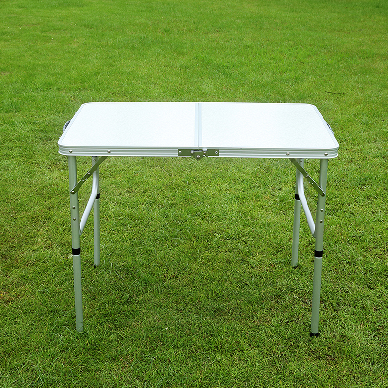 Aluminum folding table