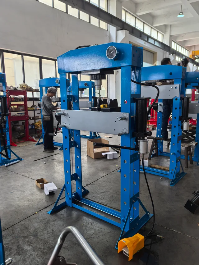 50 Ton Air/Hydraulic Shop Press Euro Type With Foot Pump