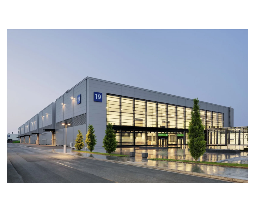 Steel Structure Product Exhibition Building with Glass Curtain Wall for Modern Industrial Display