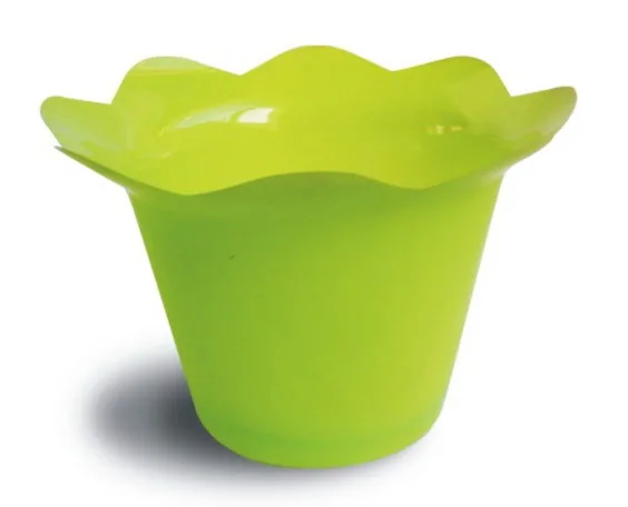 Scallop top plastic cover pot
