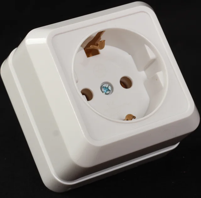 73B-07single socket with earth
