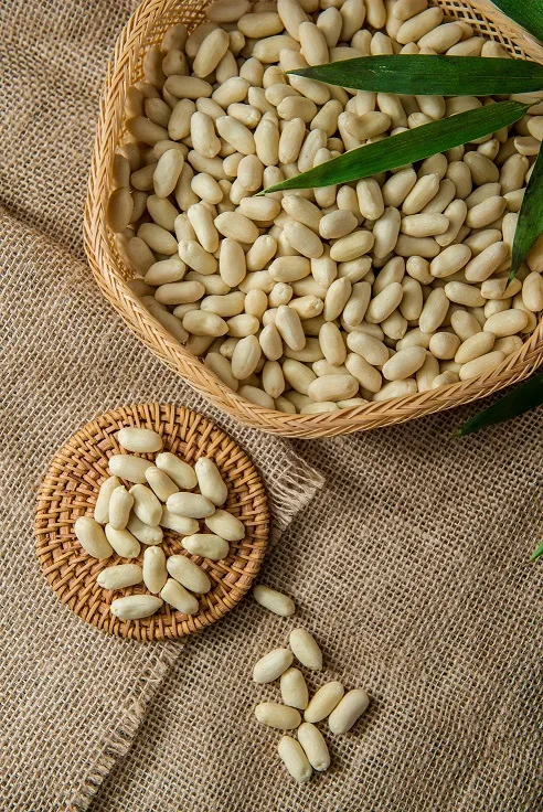 Blanched peanut kernels