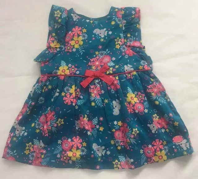 Baby girl's dress with short pants