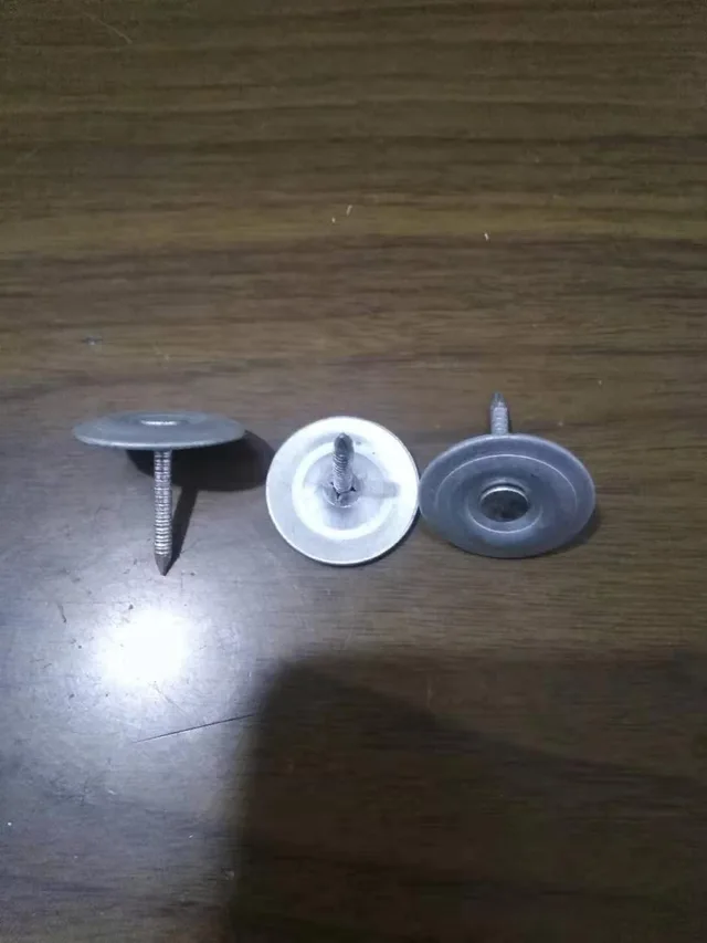 The iron nail cap