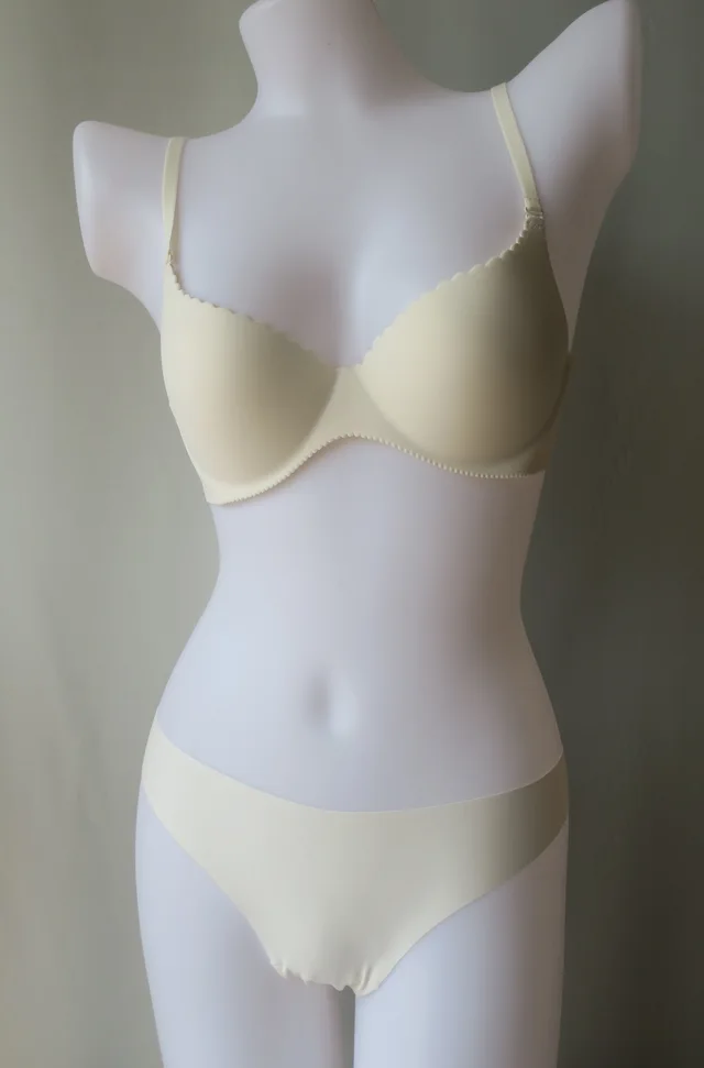 One piece bra +laser cut string