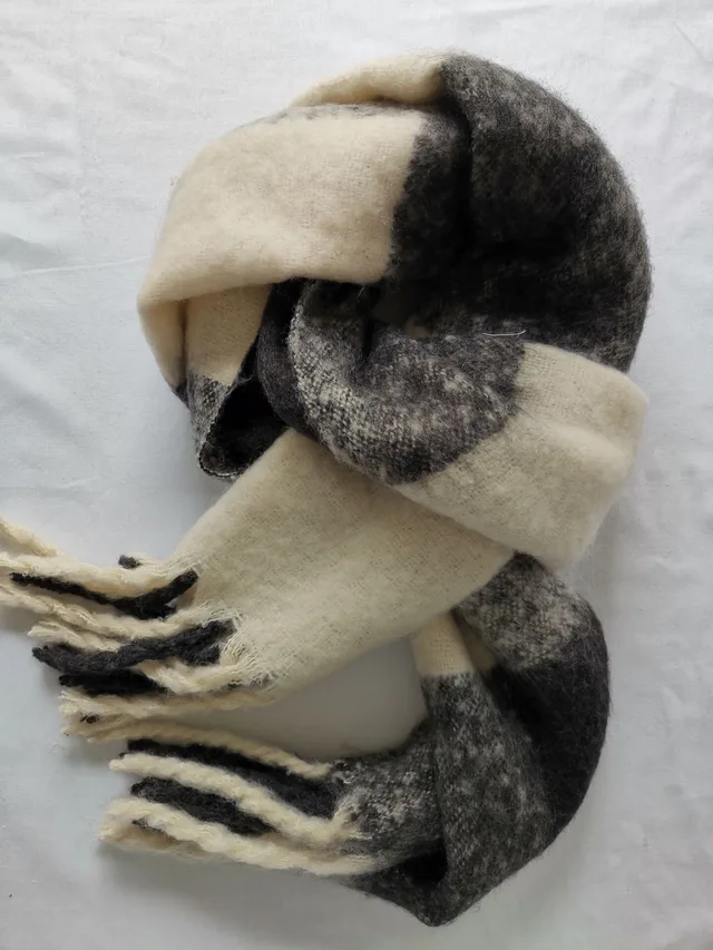 Knitted scarf