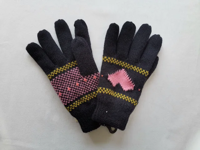 Knitted glove