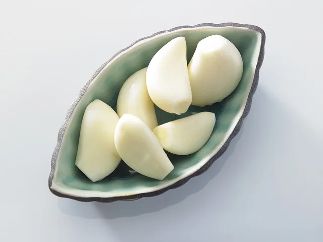 Fresh Peeled Garlic