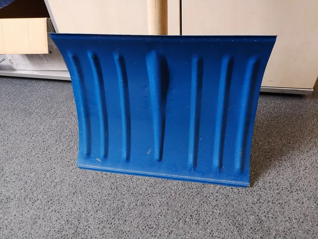 Snow shovel