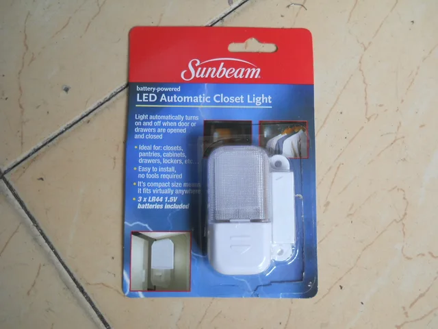 Cabinet light