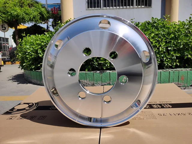 19.5x6.75 Forged Aluminum Alloy Truck Wheel Hub