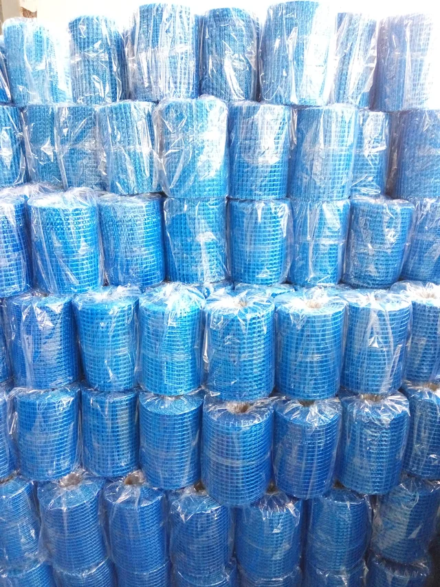 Alkaline resistant fiberglass mesh