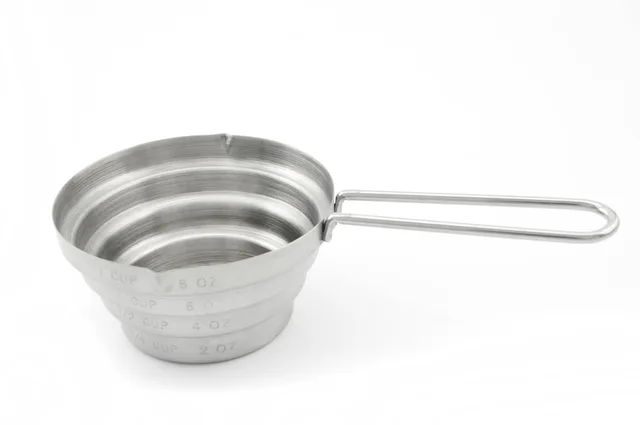All-in-one measuring cup