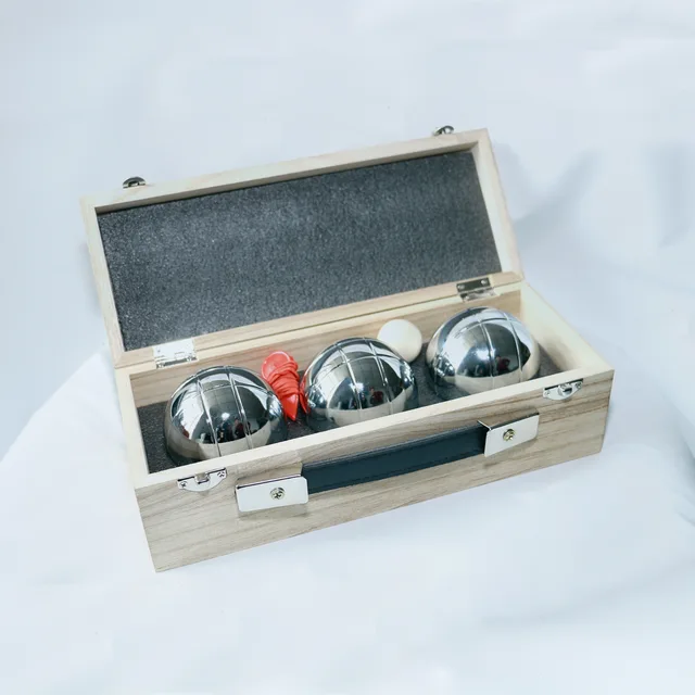 Boule de petanque in black and silver