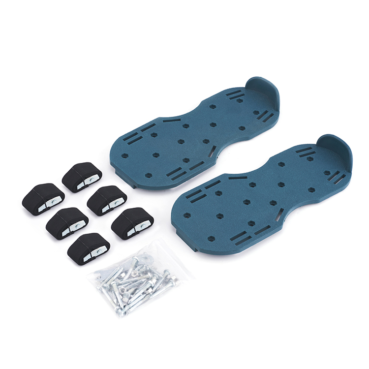 Garden tools thirteen 45 mm (2") spikes per sandal manual lawn aerators shoes