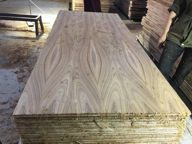 Teak veneer plywood
