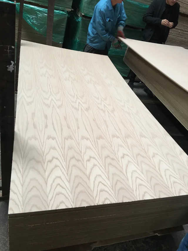 Red oak veneer plywood