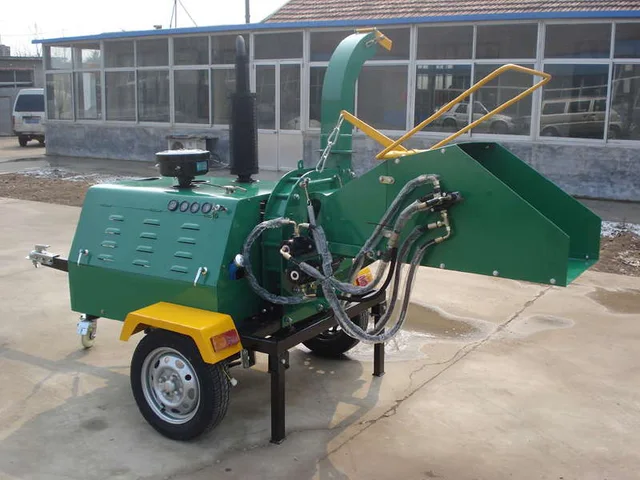 Trailer mounted wood chipper