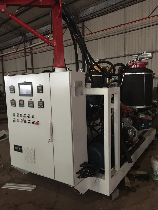 Polyurethane foaming machine