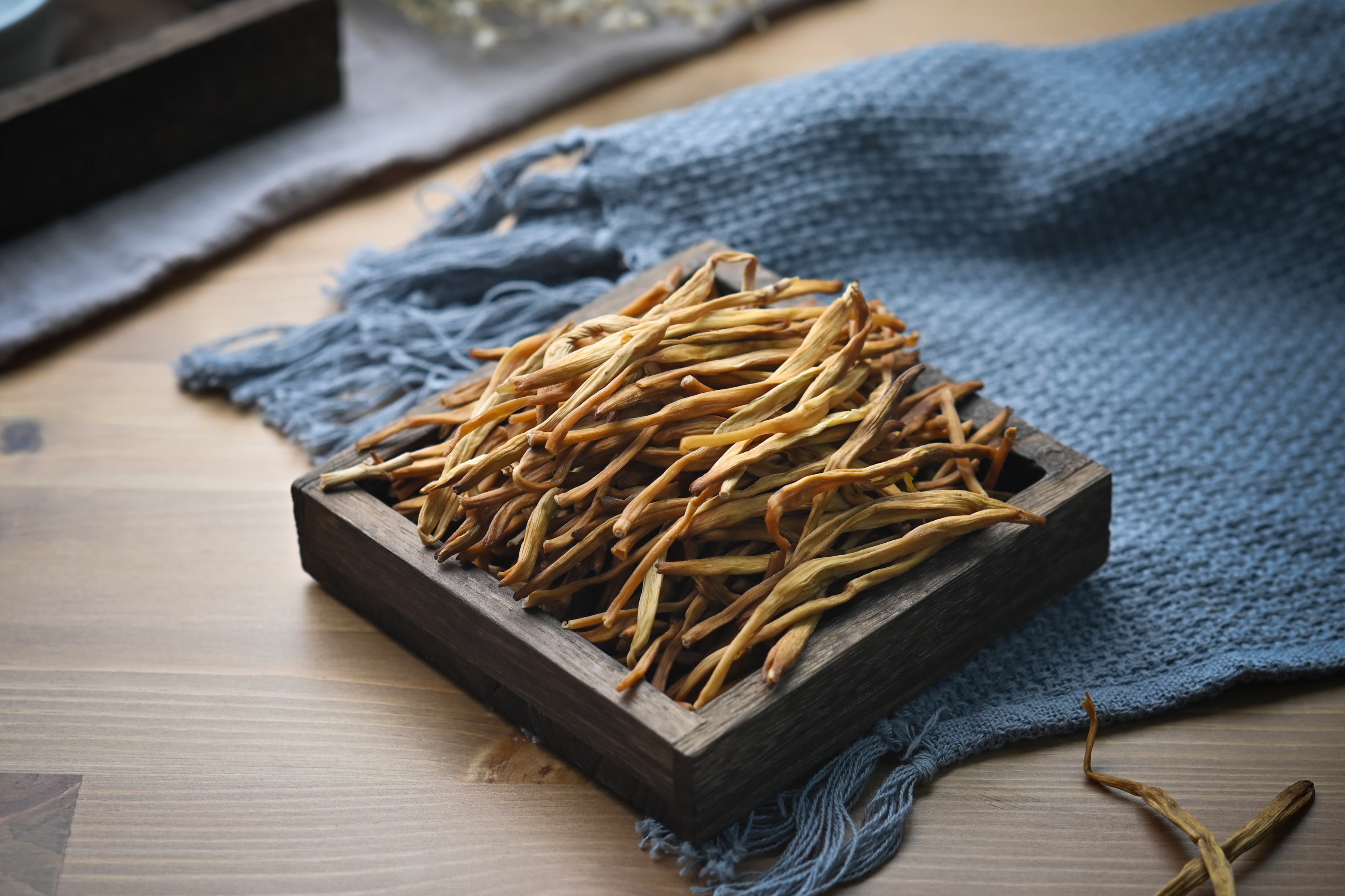 Dried lily flower