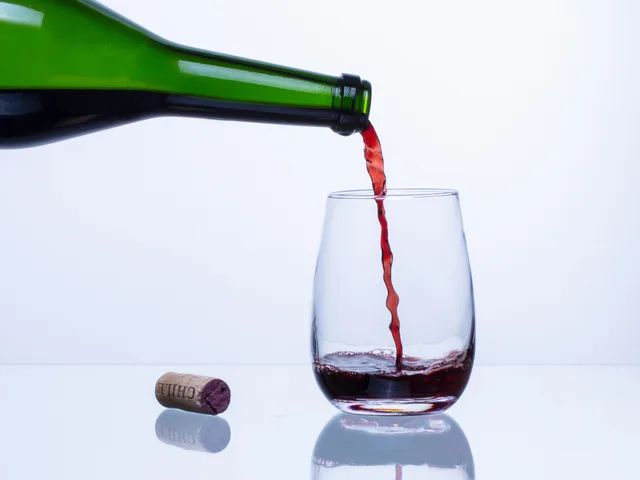 540ml Egg Shape Glass Wine Cup
