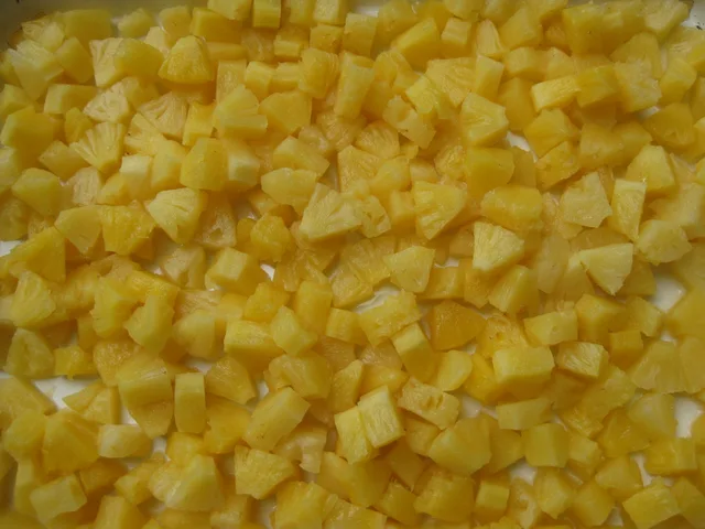 Canned pineapple