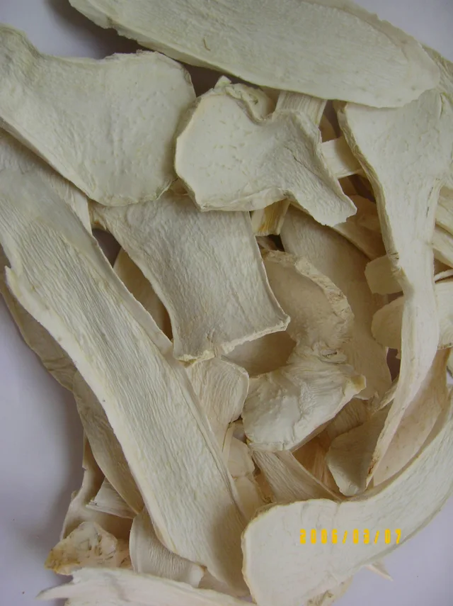 Dehydrated horseradish flake