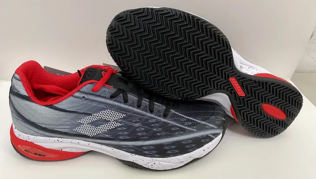 Tennis shoes