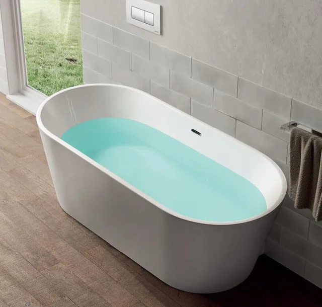 Freestanding soaking bathtub