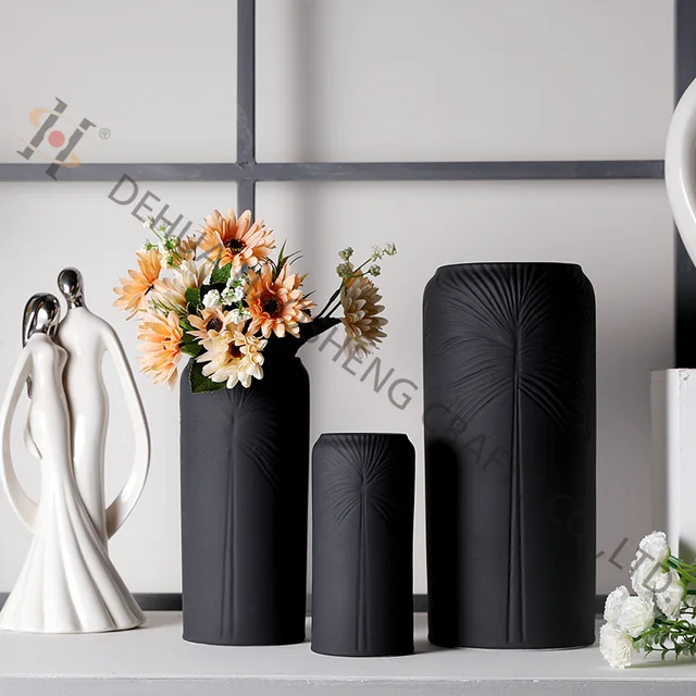 Ceramic flower pot with rubber finish