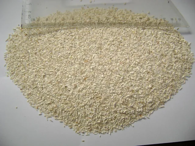 Dehydrated horseradish granules