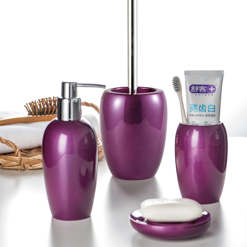 Oval ceramic bathroom set