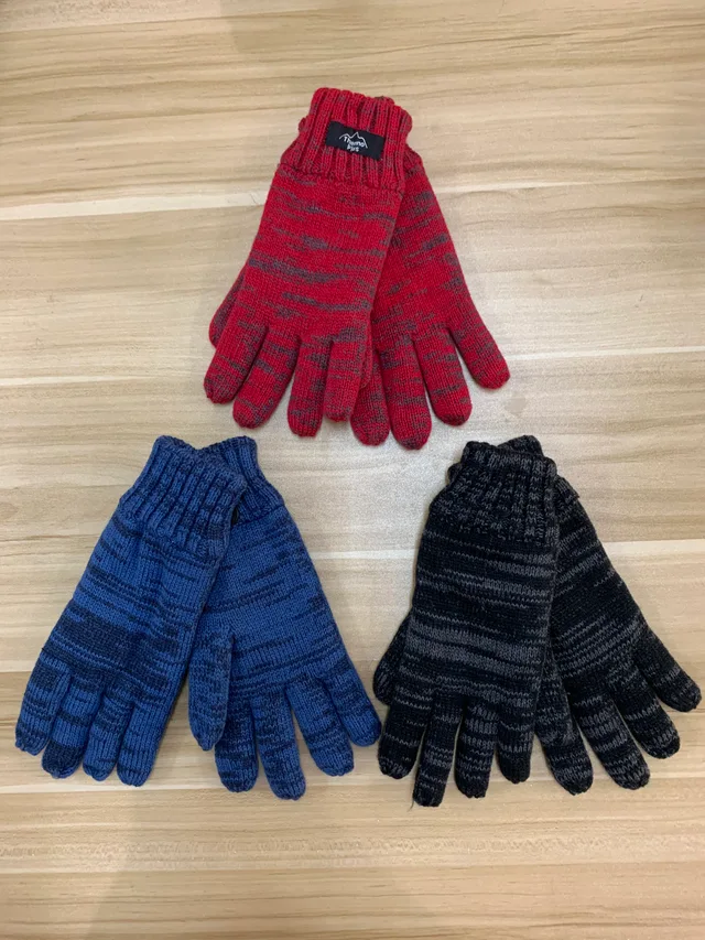 Ladies knitted gloves