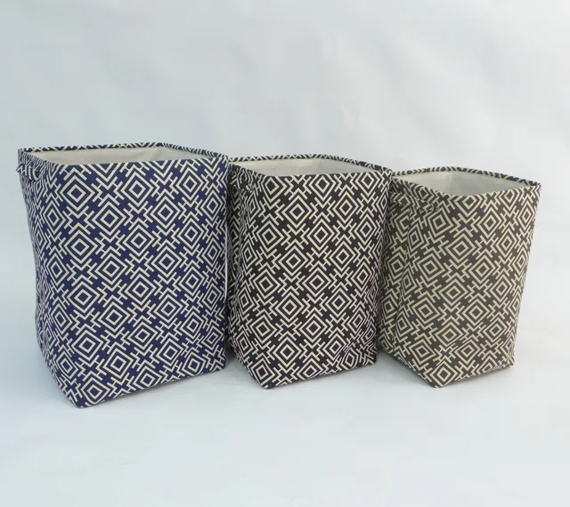Laundry basket with handles