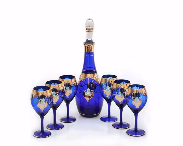 Glass jug with six cups
