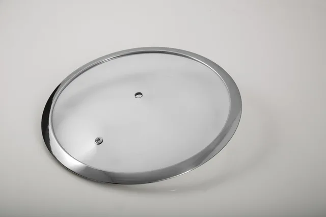 Wide rim glass lid