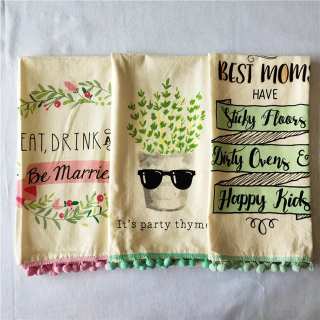 Printed tea towel with pompon