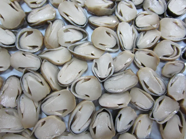Canned straw mushroom