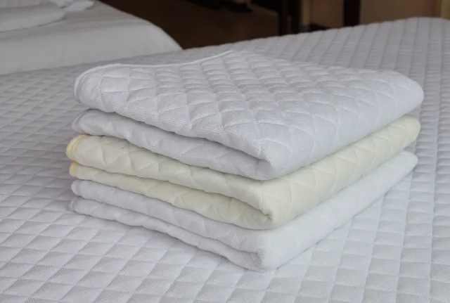 Waterproof quilted mattress pad
