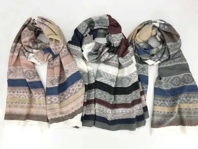 Women's woven scarf