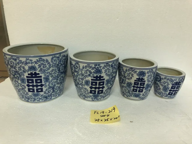 Set of 4 ceramic pots