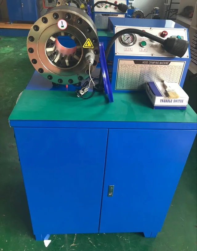 Hose crimping machine