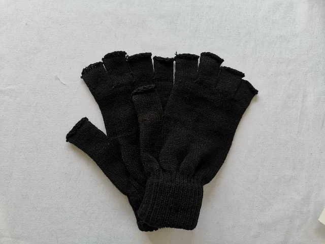Knitted mitten