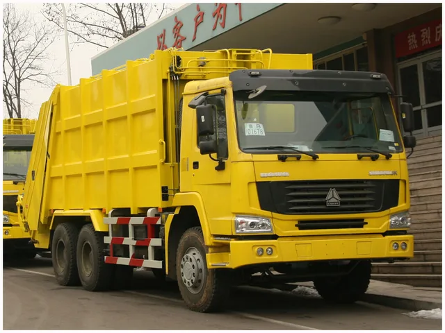 Compressed Garbage Truck