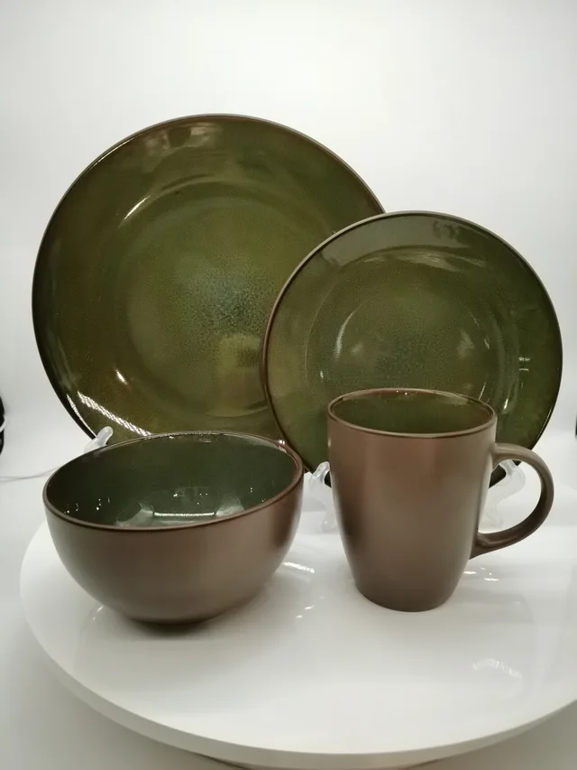 Stoneware dinnerset