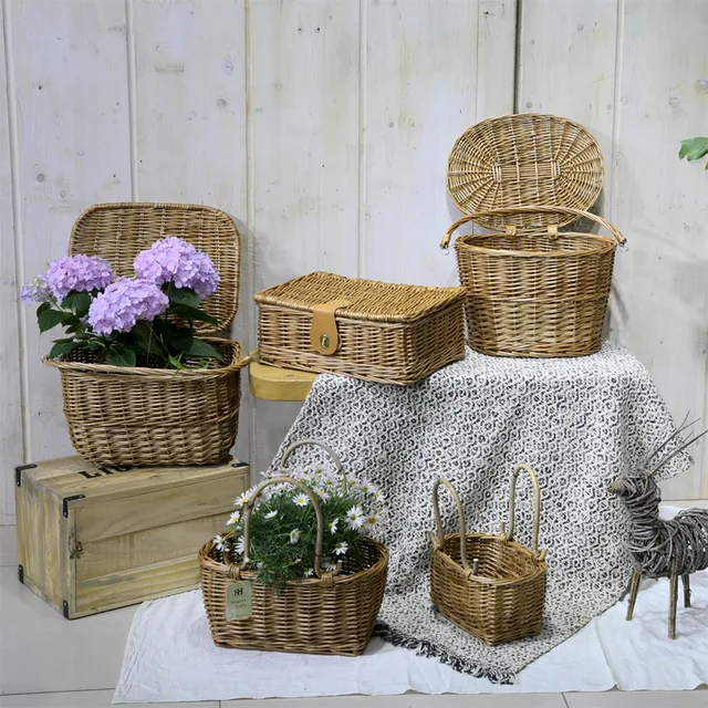 Willow wicker picnic basket